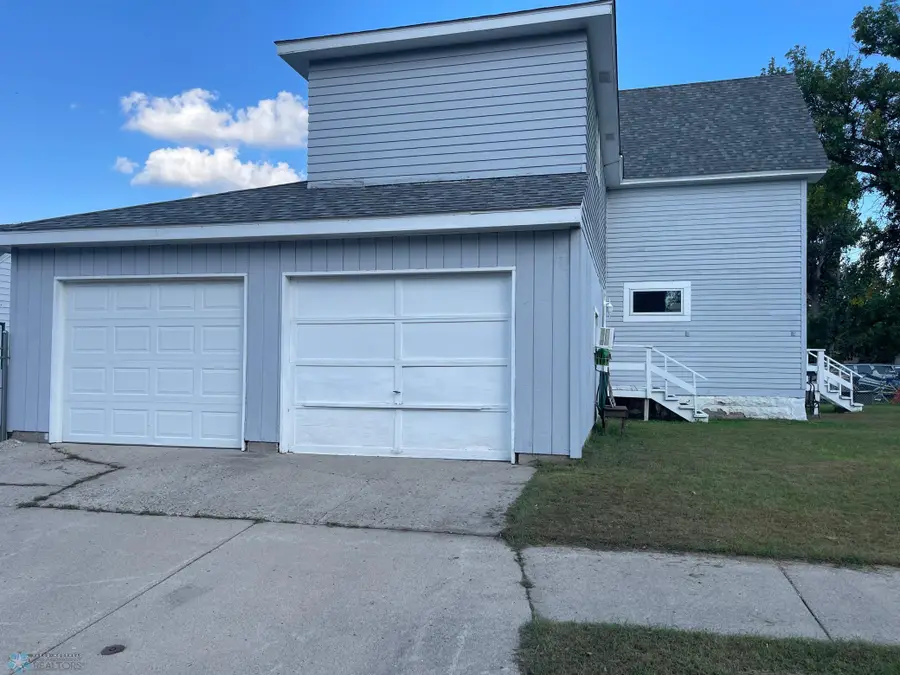 108 6th Avenue W, Lisbon, ND 58054 - #2