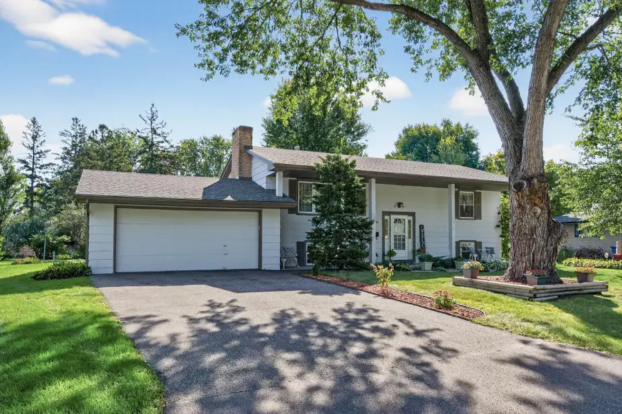 2460 Xylon Avenue N, Golden Valley, MN 55427 - #2