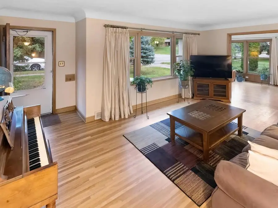 1075 Saint Paul Avenue, Saint Paul, MN 55116 - Image #2