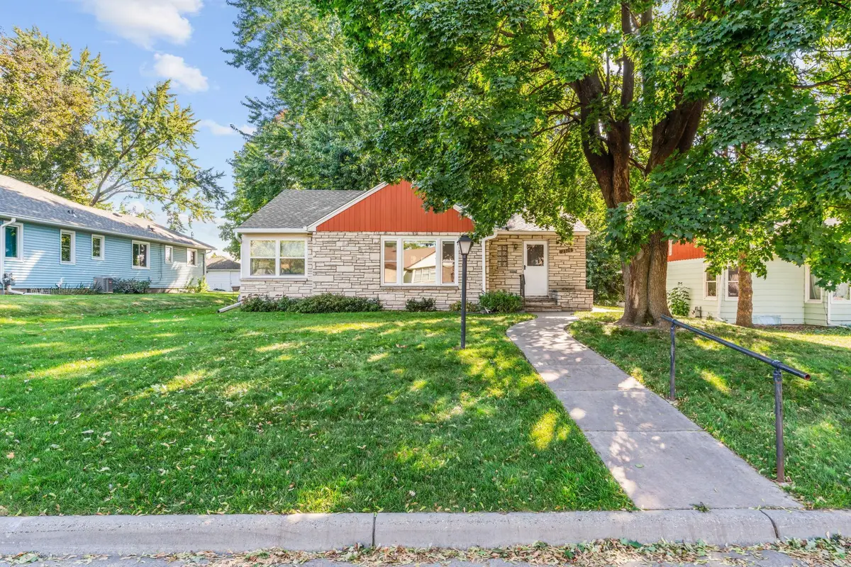 2516 27th Avenue Ne, Saint Anthony, MN 55418 - Image #1