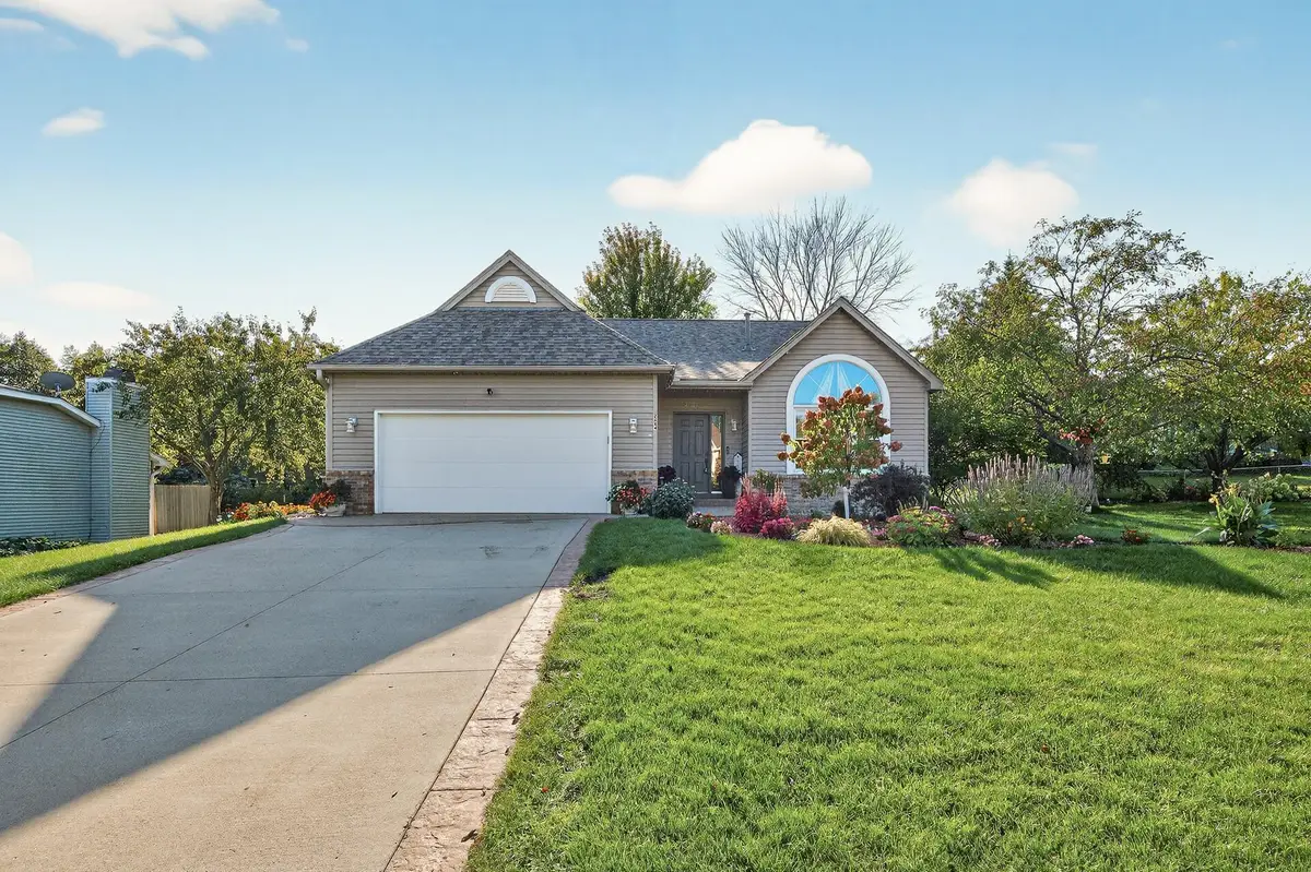 2084 Parkview Lane, Woodbury, MN 55125 - #1