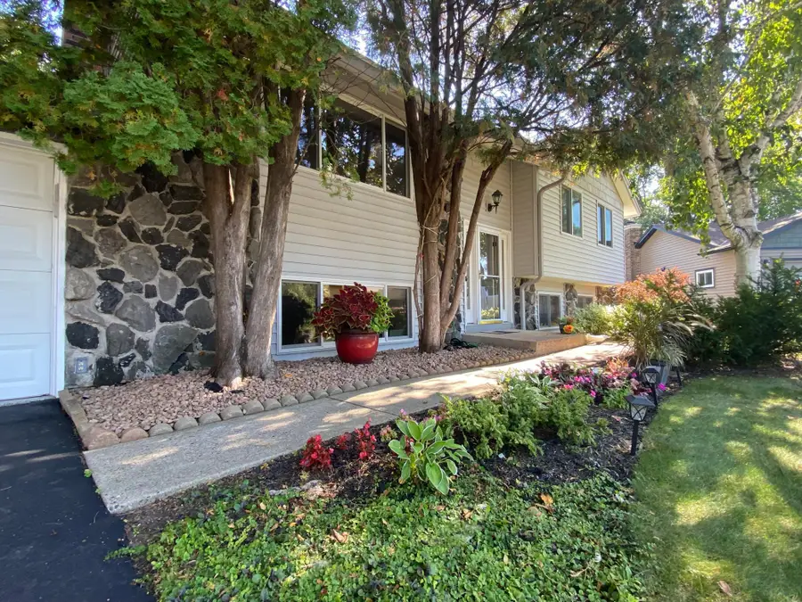 11311 W River Hills Drive, Burnsville, MN 55337 - Image #2