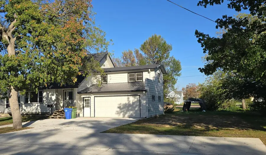 109 5th Avenue Se, Pipestone, MN 56164 - #2