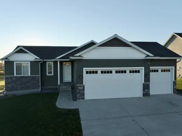 601 Golfview Avenue, Zumbrota, MN 55992