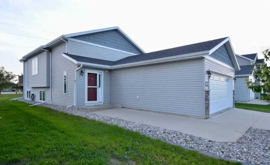 445 Foxtail Drive E, West Fargo, ND 58078 - Image #3