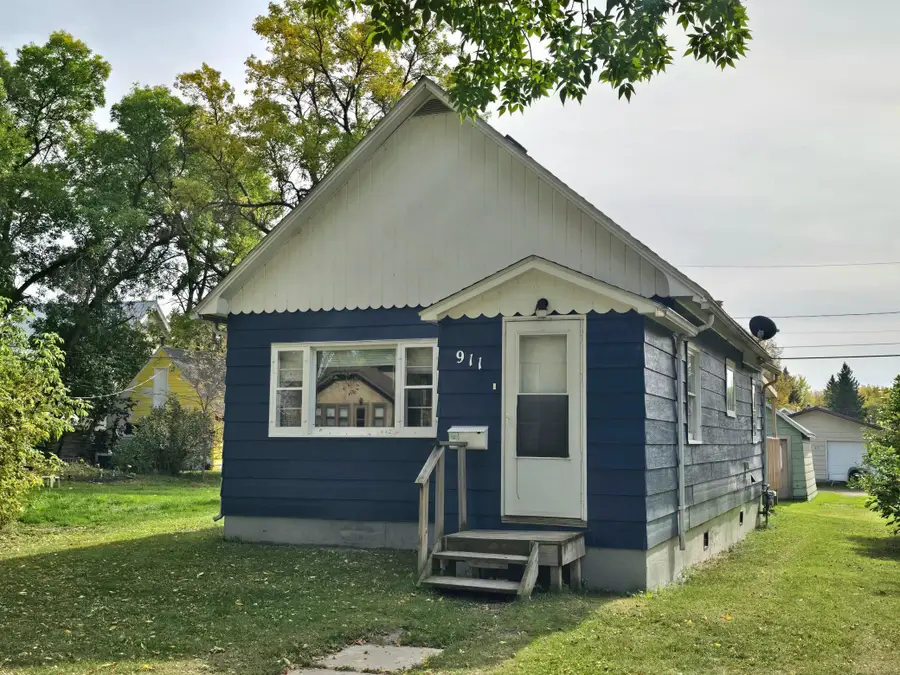 911 7th Street, International Falls, MN 56649 - Image #2