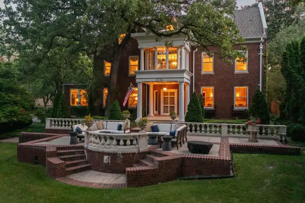 2774 W Lake Of The Isles Parkway, Minneapolis, MN 55416