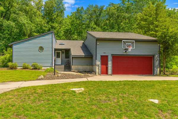 386 Pleasant Hill Drive, Winona, MN 55987