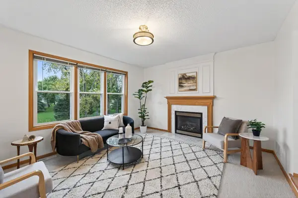 3090 Copper Oaks Draw, Woodbury, MN 55125