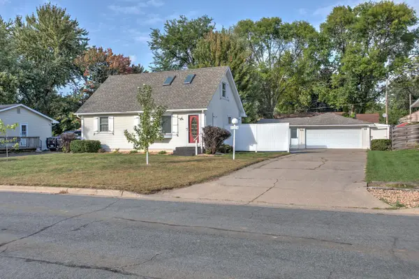 2079 Garnet Lane, Eagan, MN 55122