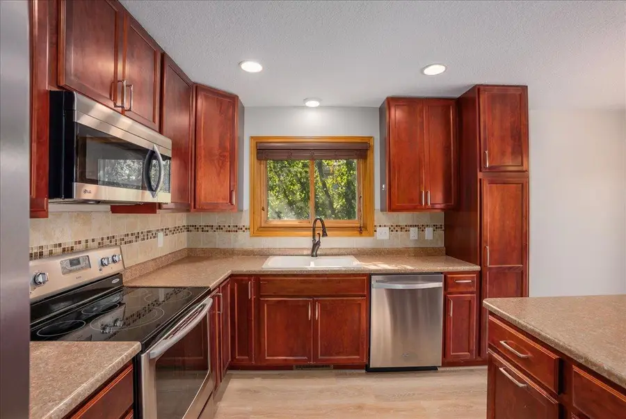 2678 Henslow Avenue N, Oakdale, MN 55128 - Image #2