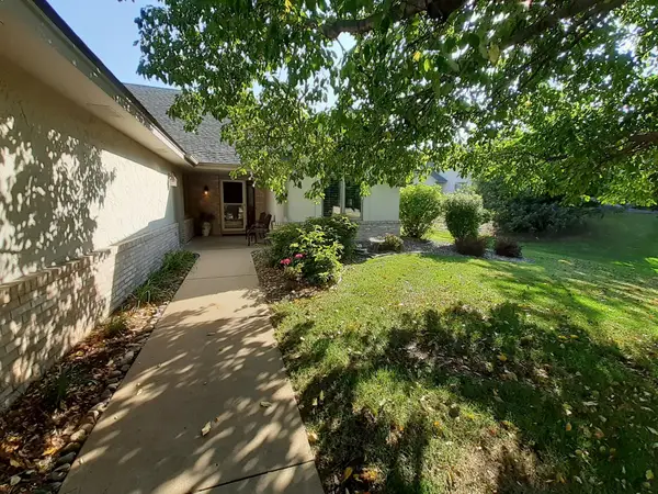 9579 Falcons Way, Eden Prairie, MN 55347