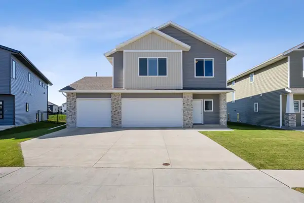 1033 Ashley Drive W, West Fargo, ND 58078