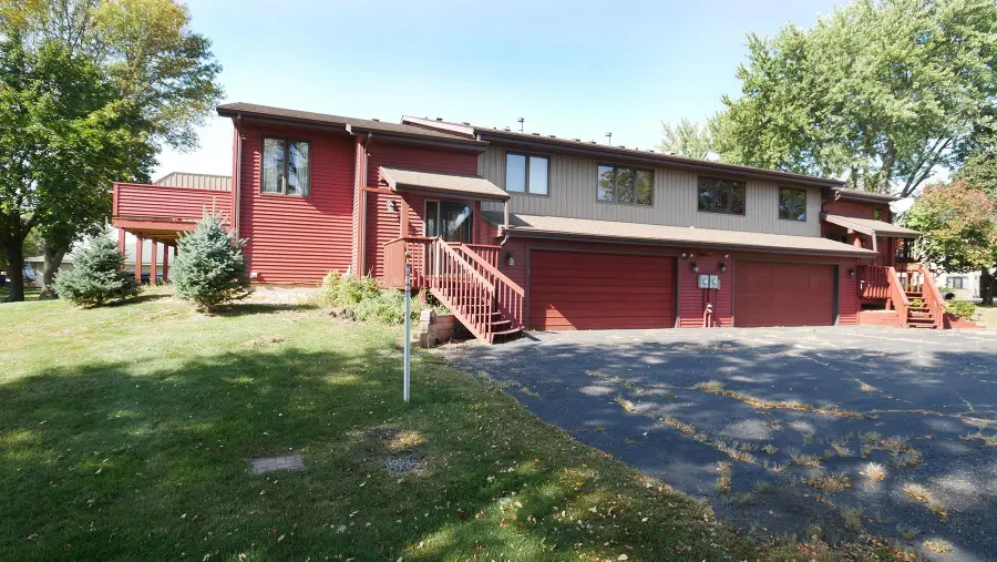 2106 9th Street E, Glencoe, MN 55336 - Image #2