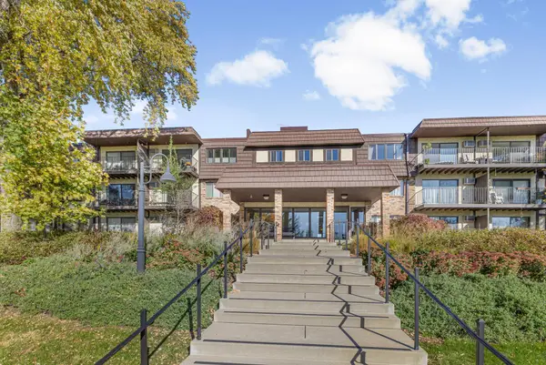 205 Barry Avenue S #210, Wayzata, MN 55391