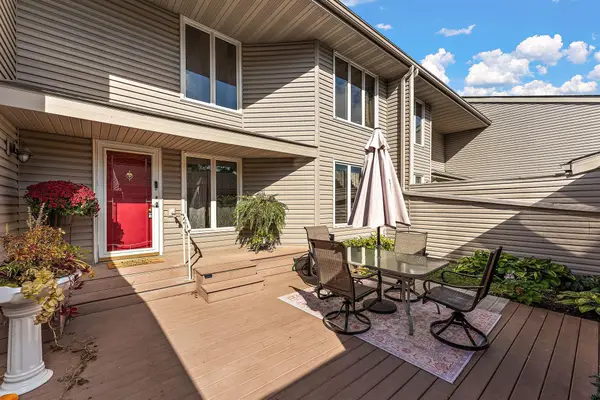 437 County Road C W, Roseville, MN 55113