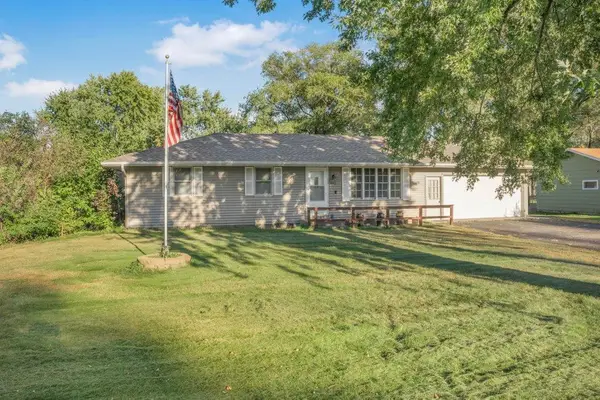 842 Vernon Avenue Nw, Elk River, MN 55330
