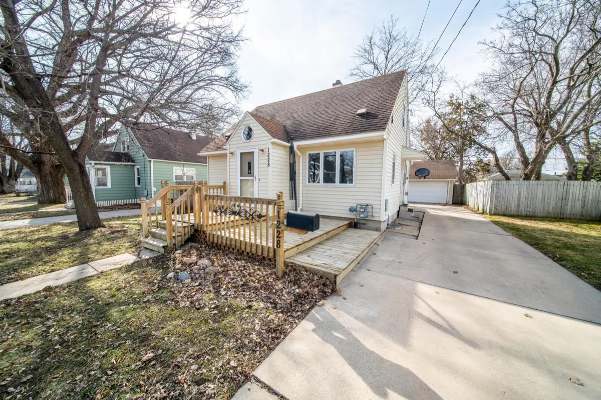 1228 4th St Ne, Rochester, MN 55906 - #1