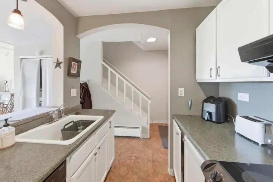 380 Ramsey Street #1B, Saint Paul, MN 55102 - Image #3