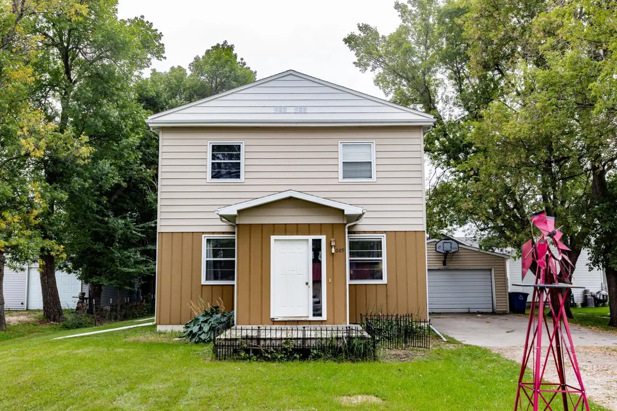 1009 18th Avenue N, Moorhead, MN 56560 - Image #1