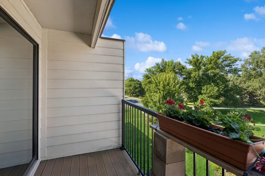 4 Pine Tree Drive #324, Arden Hills, MN 55112 - Image #3