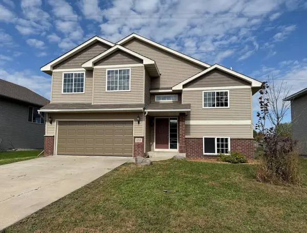 233 Dongola Lane, Shakopee, MN 55379