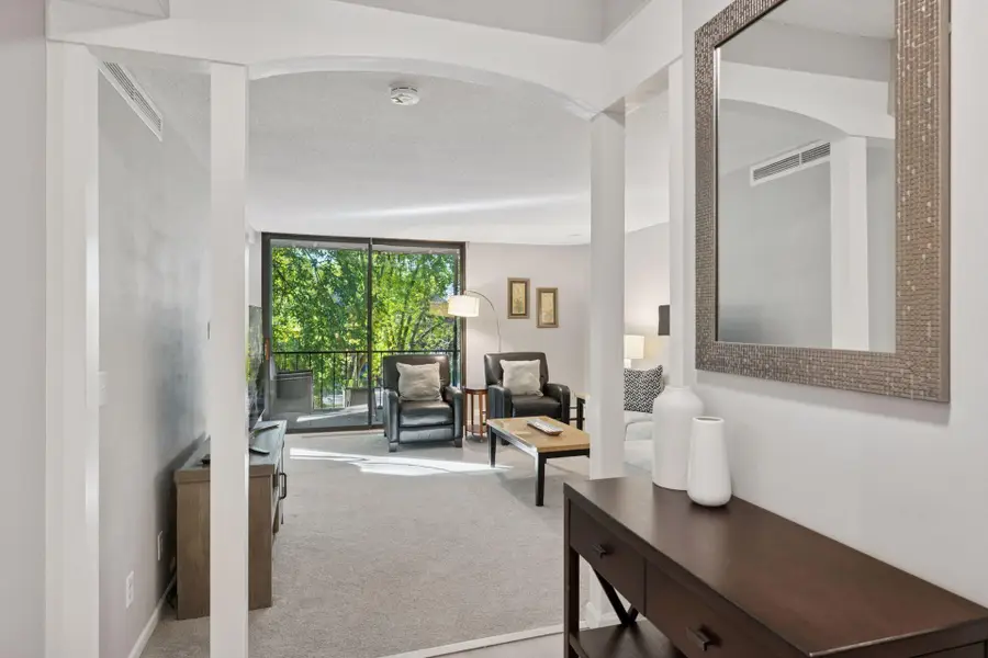 6085 Lincoln Drive #214, Edina, MN 55436 - Image #3