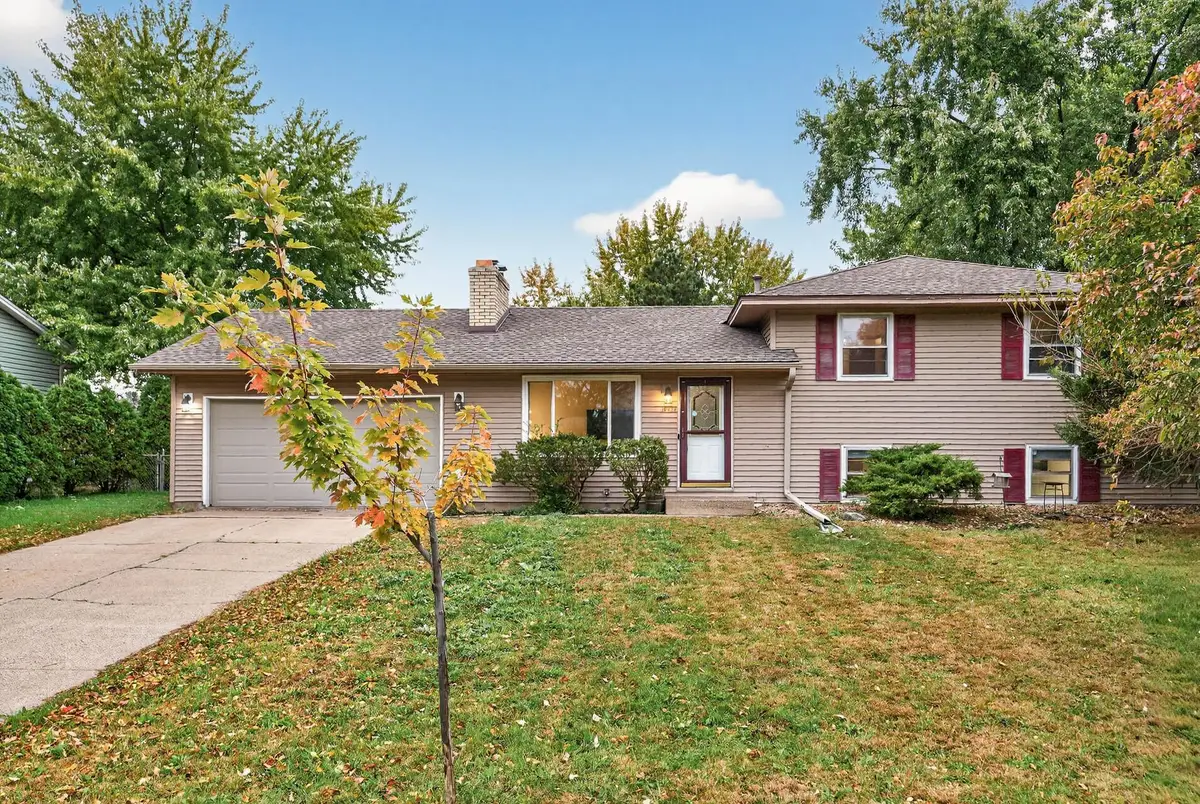 10616 Arrowhead Street Nw, Coon Rapids, MN 55433 - Image #1