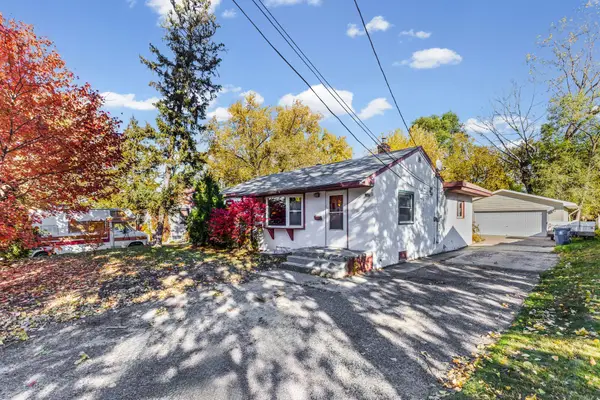 869 7th Avenue Nw, New Brighton, MN 55112