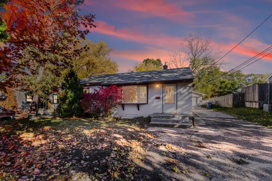 869 7th Avenue Nw, New Brighton, MN 55112 - #2