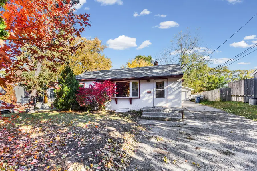 869 7th Avenue Nw, New Brighton, MN 55112 - #3