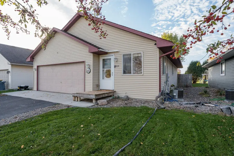 804 Juniper Lane Nw, Montgomery, MN 56069 - Image #2