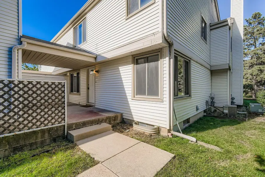 335 Elan Court, Woodbury, MN 55125 - Image #2