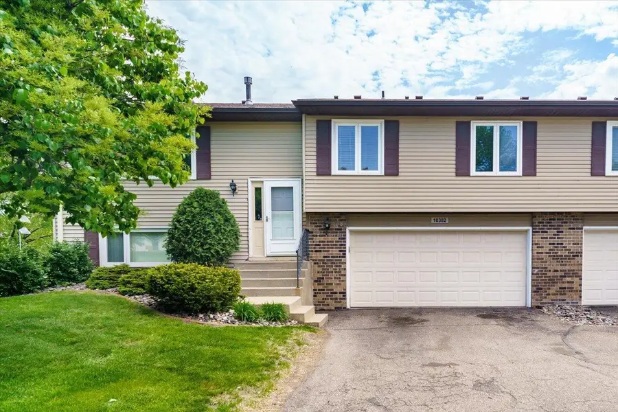 10382 Juniper Lane, Eden Prairie, MN 55347 - Image #2