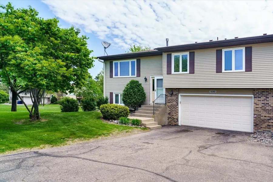 10382 Juniper Lane, Eden Prairie, MN 55347 - Image #3