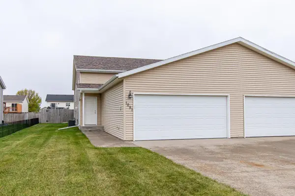 1051 38 1/2 Avenue W, West Fargo, ND 58078