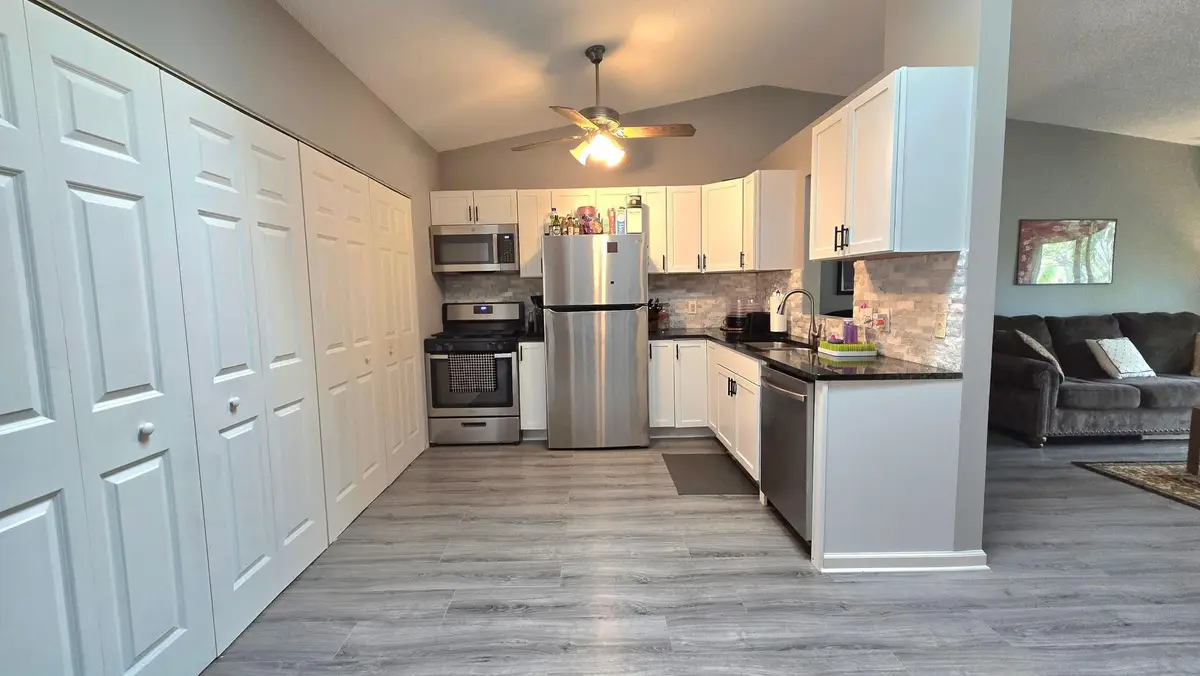 2063 N Park Drive #6, Saint Paul, MN 55119 - Image #1