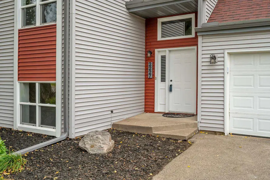 2227 Vivian Lane, Saint Paul, MN 55119 - Image #2