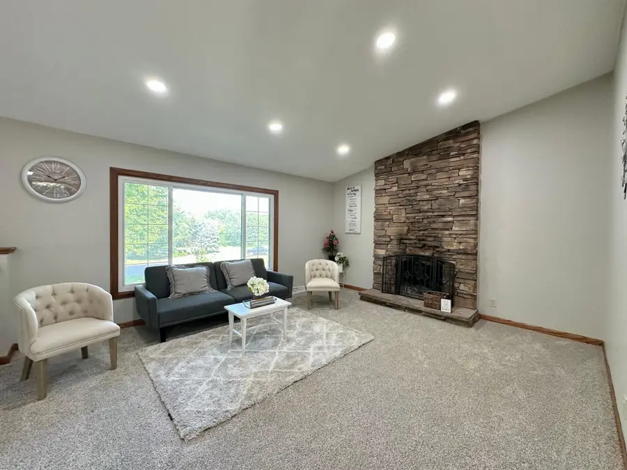 11900 Highland View Circle, Burnsville, MN 55337 - Image #2