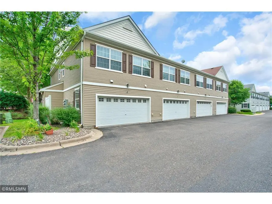 3029 Hemingway Trail N #2, Maplewood, MN 55109 - Image #3