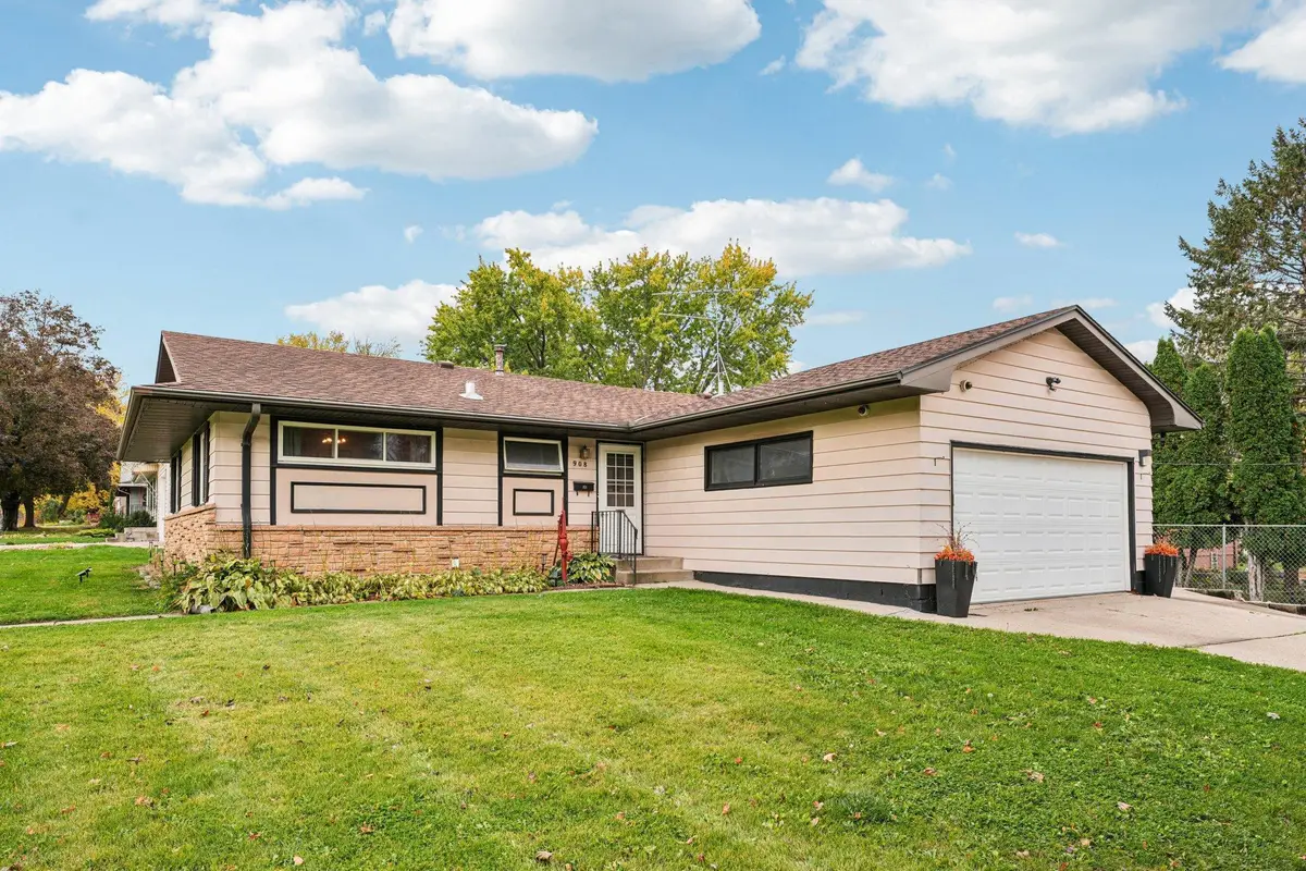 908 Prairie Avenue Sw, Faribault, MN 55021 - Image #1