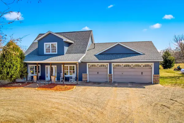 46461 Tucker Street Ne, Cambridge, MN 55008