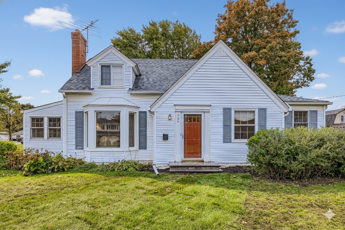 704 Stewart Lane, South Saint Paul, MN 55075 - Image #1