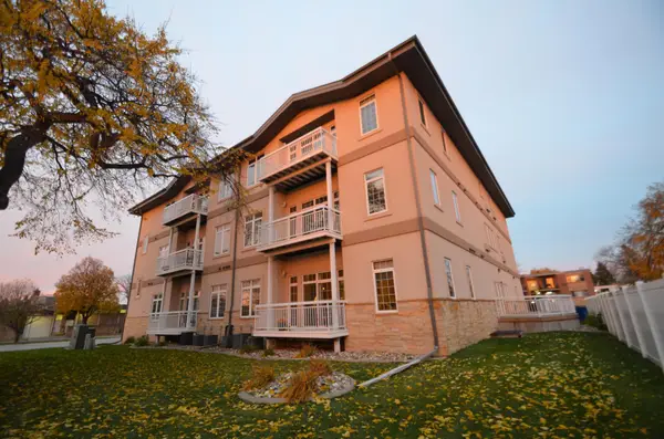 203 6th Street S #103, Moorhead, MN 56560