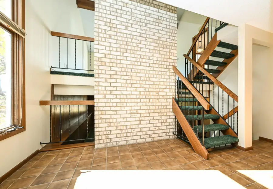 9365 Nesbitt Road, Bloomington, MN 55437 - Image #3