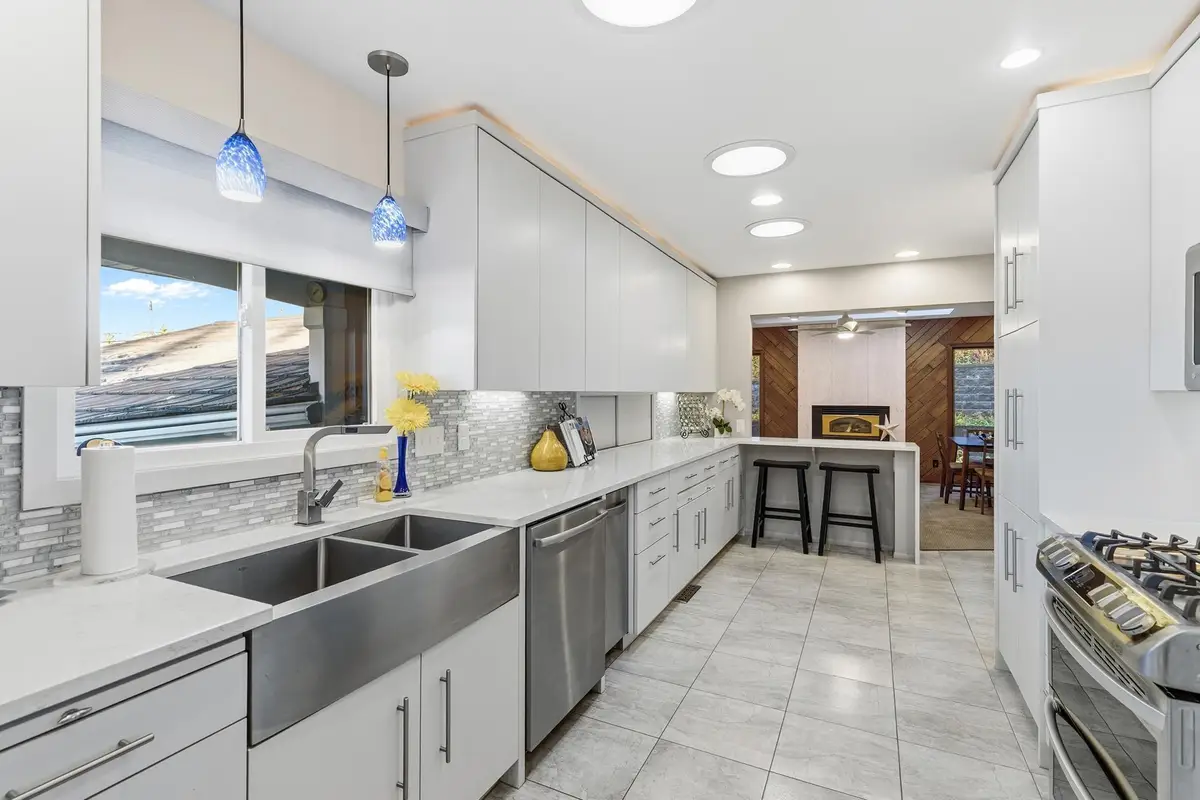 882 Transit Avenue, Roseville, MN 55113 - Image #1