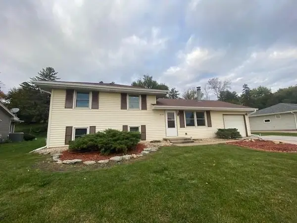 8178 Hillside Trail S, Cottage Grove, MN 55016