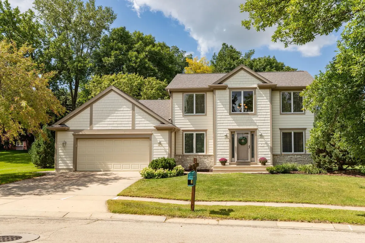 810 Foxcroft Circle Sw, Rochester, MN 55902 - Image #1