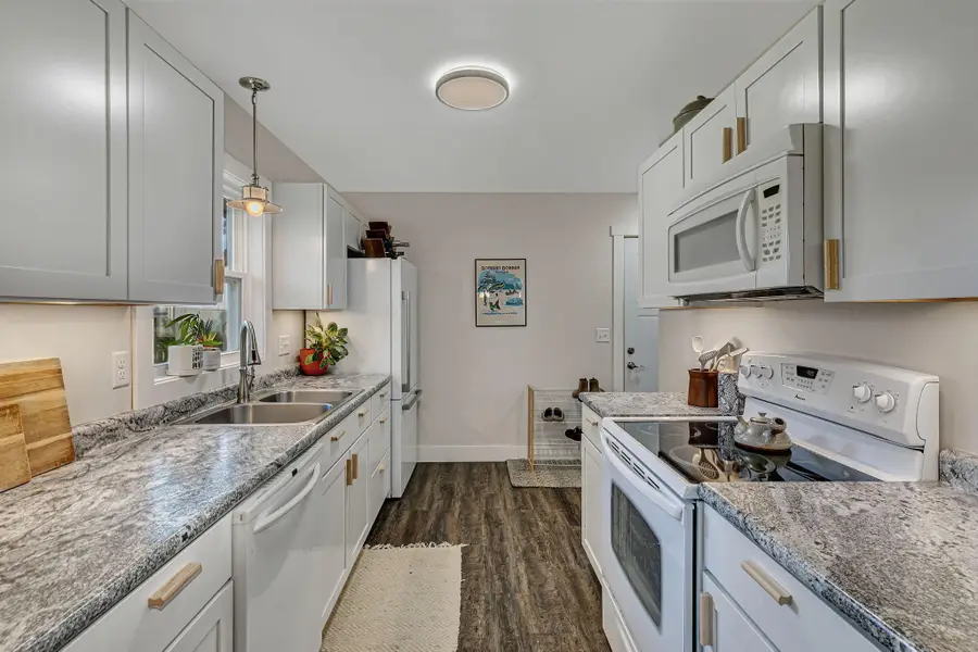 990 Hassan Street Se, Hutchinson, MN 55350 - #3