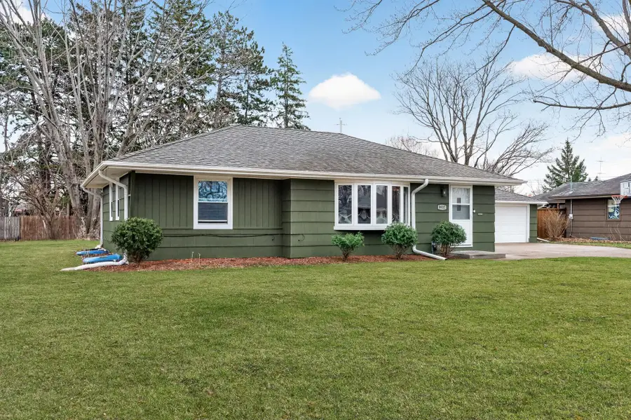 9937 Columbus Avenue S, Bloomington, MN 55420 - #2